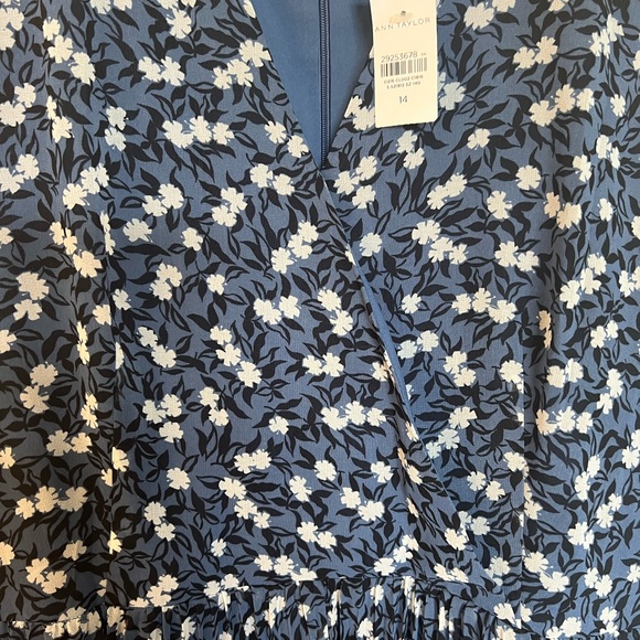 NWT Ann Taylor Blue Floral Surplice Dress with Pleated Skirt Sz 14 Wrap Style - Picture 3 of 6